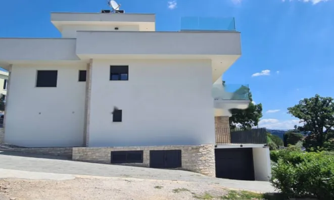 Недвижимость Многоквартирный дом Побри: 3