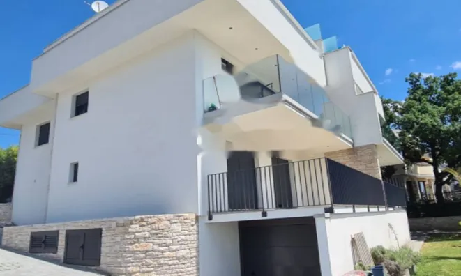 Недвижимость Многоквартирный дом Побри: 4