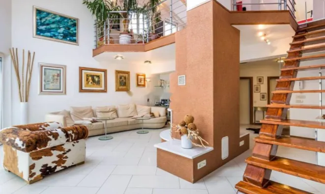 Недвижимость Четырехкомнатная квартира Центр: 10