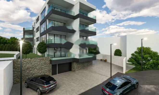 Недвижимость Трехкомнатная квартира в центре: 1