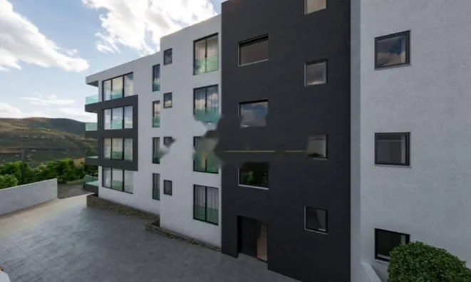 Недвижимость Трехкомнатная квартира в центре: 3