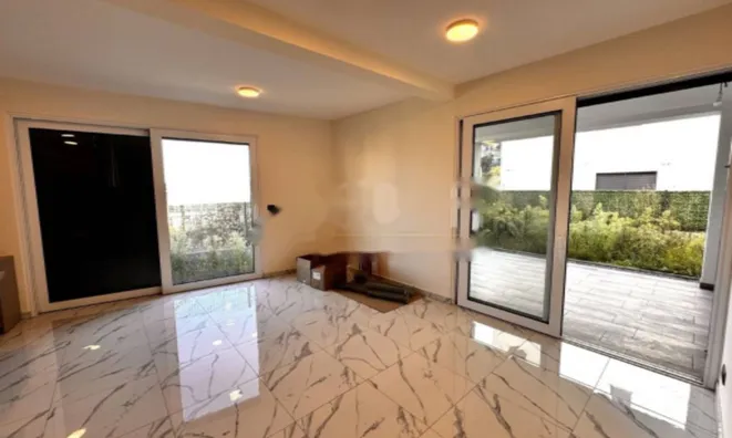 Недвижимость Трехкомнатная квартира Побрие: 1