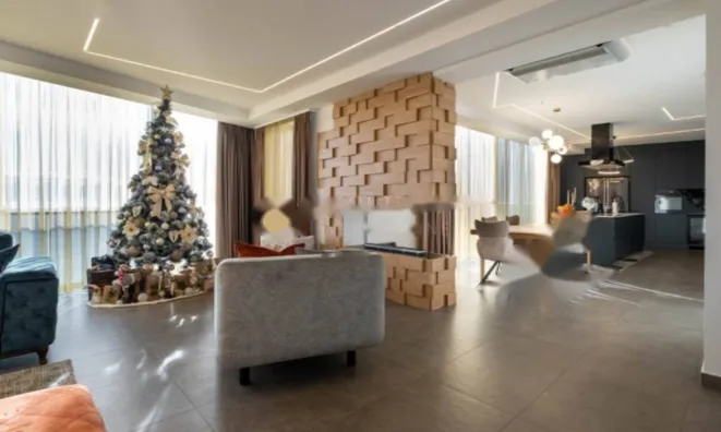 Недвижимость Четырехкомнатная квартира Центр: 2