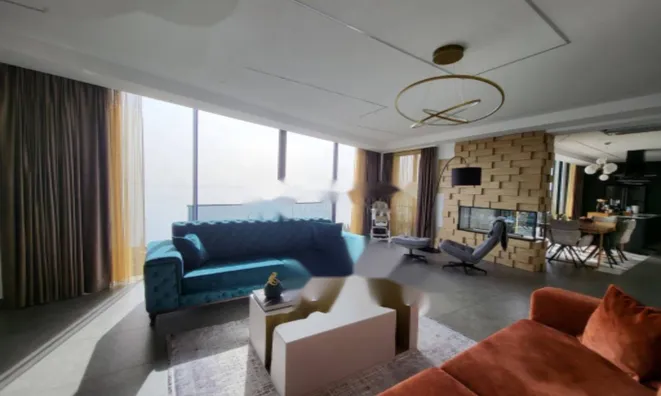 Недвижимость Четырехкомнатная квартира Центр: 5