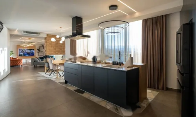 Недвижимость Четырехкомнатная квартира Центр: 13