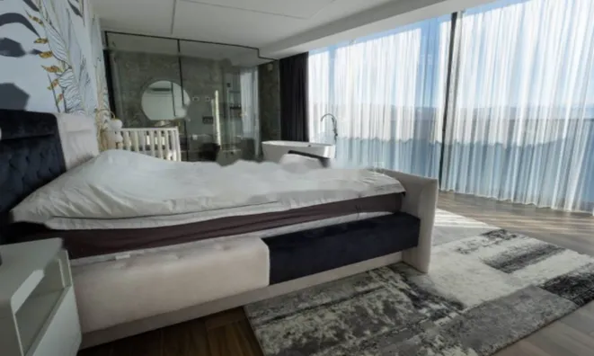 Недвижимость Четырехкомнатная квартира Центр: 40