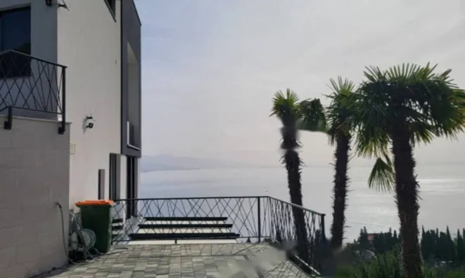 Недвижимость Четырехкомнатная квартира Центр: 45