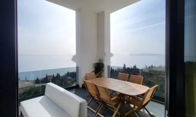 Недвижимость Четырехкомнатная квартира Центр: 47