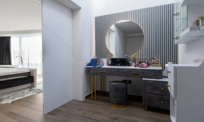 Недвижимость Четырехкомнатная квартира Центр: 50