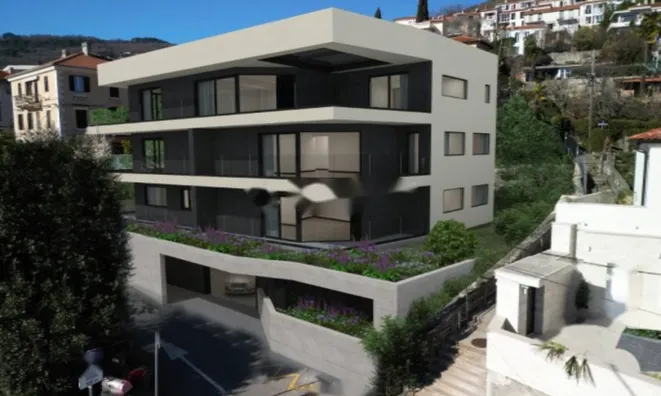 Недвижимость Трехкомнатная квартира в центре: 1