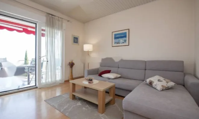 Недвижимость Четырехкомнатная квартира, Центр: 3