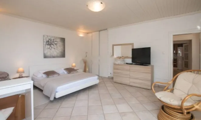 Недвижимость Четырехкомнатная квартира, Центр: 4