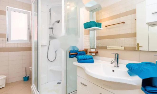 Недвижимость Четырехкомнатная квартира, Центр: 7