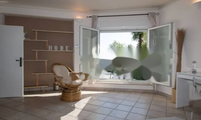 Недвижимость Четырехкомнатная квартира, Центр: 8