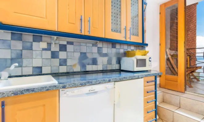 Недвижимость Четырехкомнатная квартира, Центр: 9