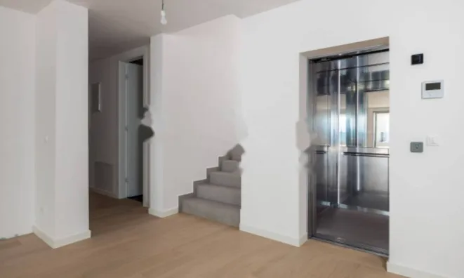 Недвижимость Четырехкомнатная квартира Центр: 7