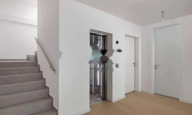 Недвижимость Четырехкомнатная квартира Центр: 8