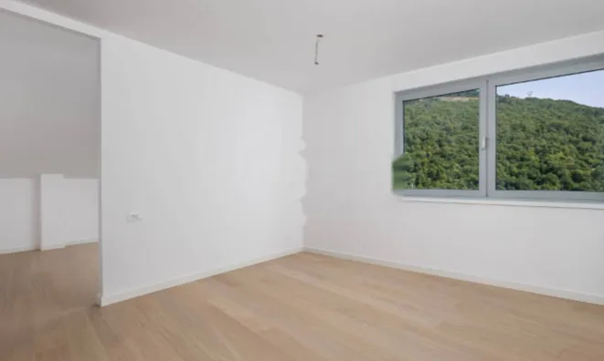 Недвижимость Четырехкомнатная квартира Центр: 21