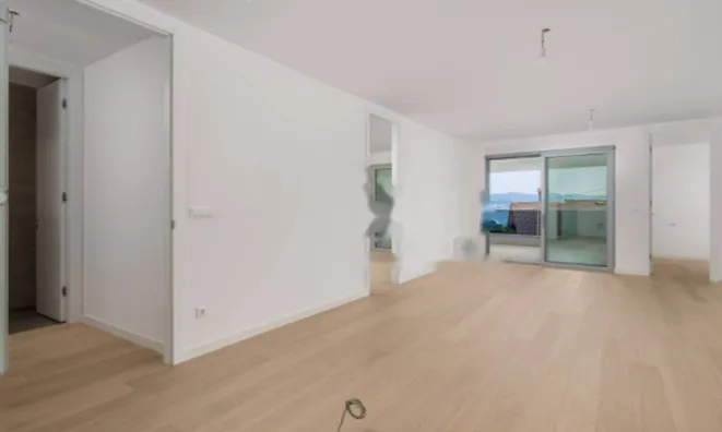 Недвижимость Трехкомнатная квартира Центр: 2