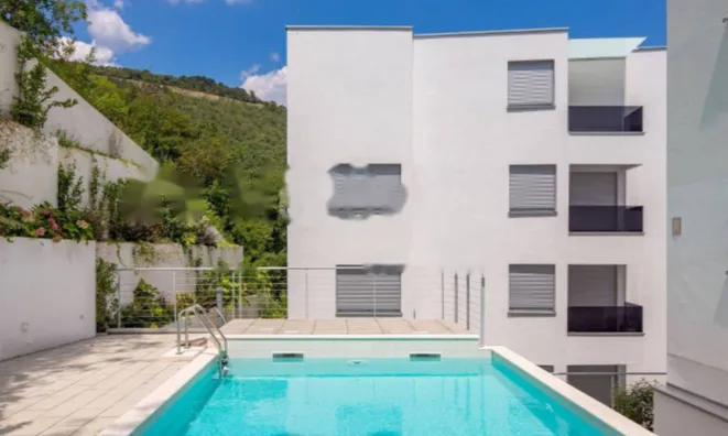 Недвижимость Трёхкомнатная квартира в центре: 30