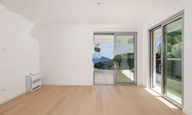 Недвижимость Трехкомнатная квартира в центре: 2