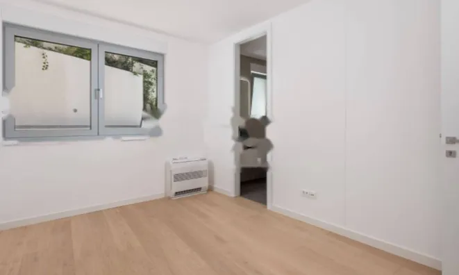 Недвижимость Трехкомнатная квартира в центре: 12