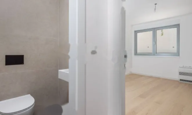 Недвижимость Трехкомнатная квартира в центре: 14