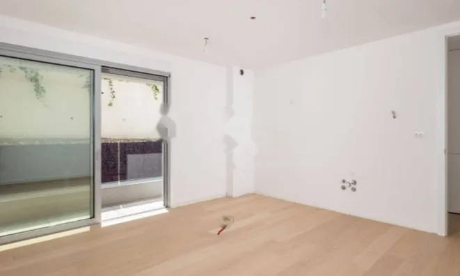 Недвижимость Трехкомнатная квартира в центре: 18