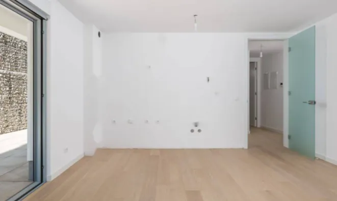 Недвижимость Трехкомнатная квартира в Центре: 6