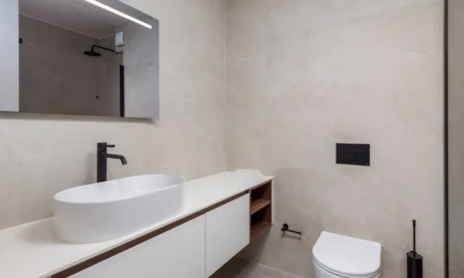 Недвижимость Трехкомнатная квартира в Центре: 12