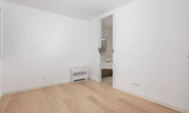 Недвижимость Трехкомнатная квартира в Центре: 15