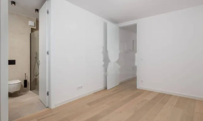 Недвижимость Трехкомнатная квартира в Центре: 16