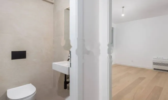 Недвижимость Трехкомнатная квартира в Центре: 17