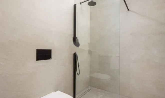 Недвижимость Трехкомнатная квартира в Центре: 19