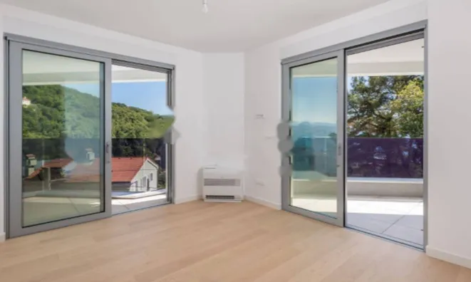 Недвижимость Трехкомнатная квартира Центр: 3