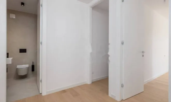 Недвижимость Трехкомнатная квартира Центр: 8