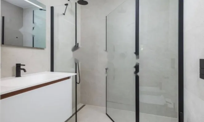 Недвижимость Трехкомнатная квартира Центр: 19