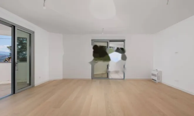 Недвижимость Трехкомнатная квартира в центре: 2