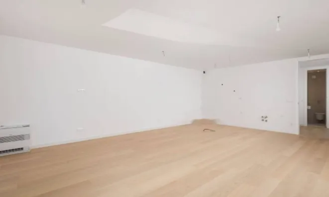 Недвижимость Трехкомнатная квартира в центре: 5