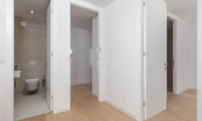 Недвижимость Трехкомнатная квартира в центре: 6