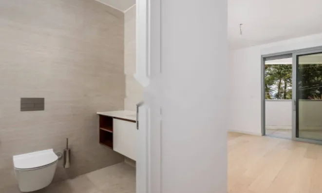 Недвижимость Трехкомнатная квартира в центре: 9