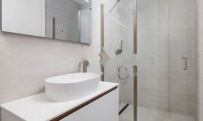 Недвижимость Трехкомнатная квартира в центре: 13