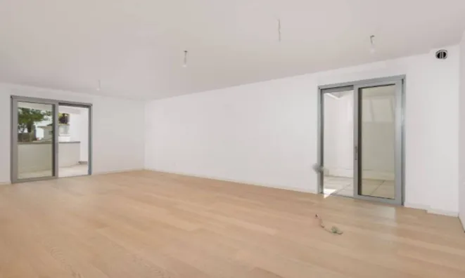 Недвижимость Трехкомнатная квартира Центр: 1