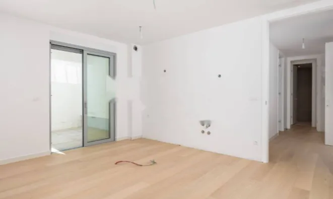 Недвижимость Трехкомнатная квартира Центр: 4