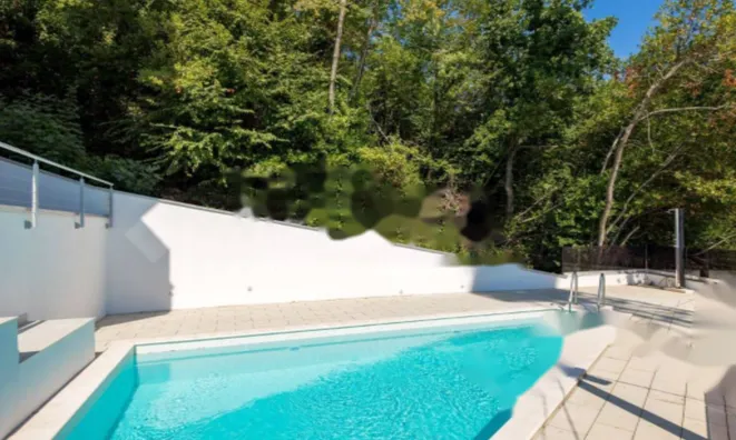 Недвижимость Трехкомнатная квартира Центр: 24