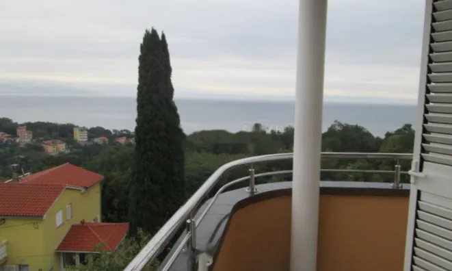 Недвижимость Четырехкомнатная квартира Оприч: 2