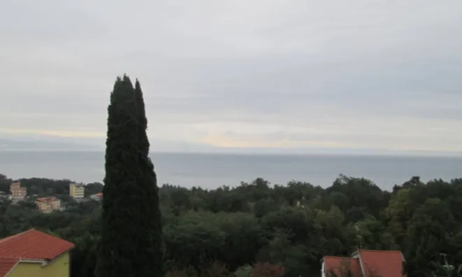 Недвижимость Четырехкомнатная квартира Оприч: 3