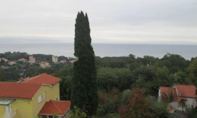 Недвижимость Четырехкомнатная квартира Оприч: 4