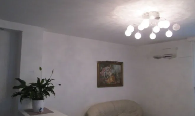 Недвижимость Четырехкомнатная квартира Оприч: 13