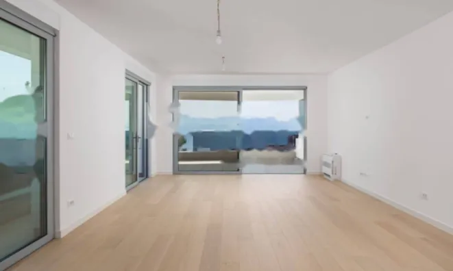 Недвижимость Трехкомнатная квартира Центр: 2